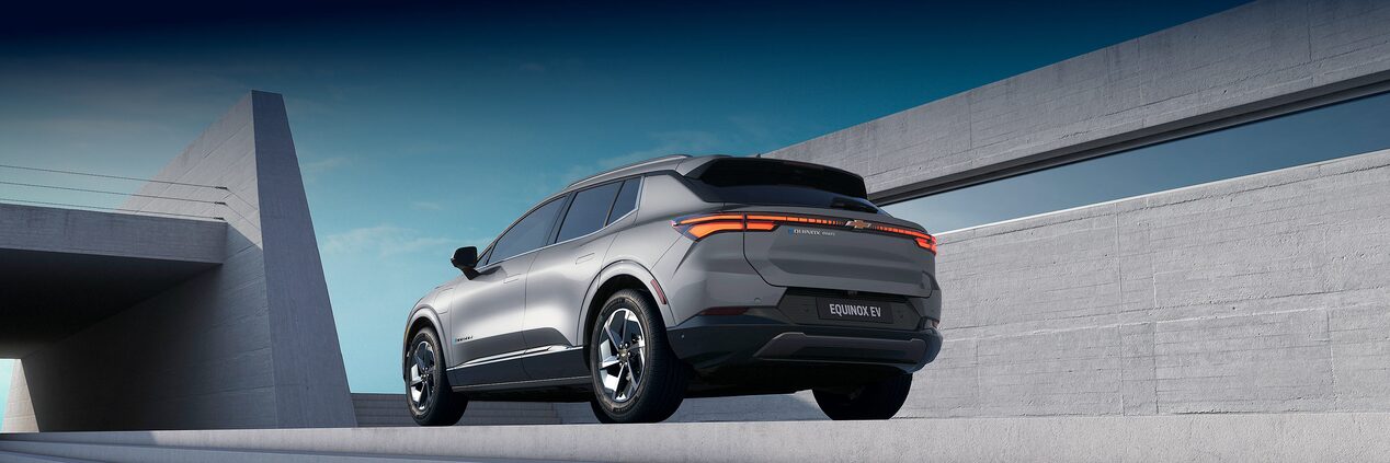 Equinox EV estacionado ao ar livre