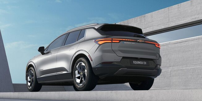 Chevrolet Equinox EV - Vista posterior desde abajo