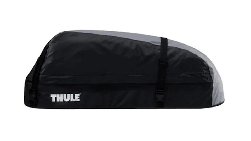 Transporta todo lo que quieras a bordo del techo de tu camioneta Chevrolet Silverado con el baúl de techo Thule Ranger 90