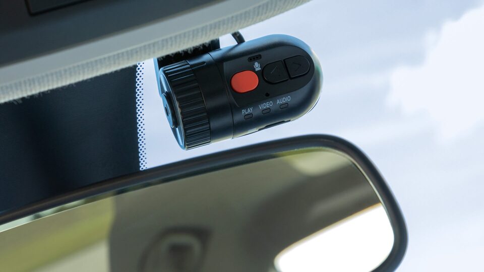 Graba todo a bordo de tu camioneta Chevrolet Silverado con la cámara DVR