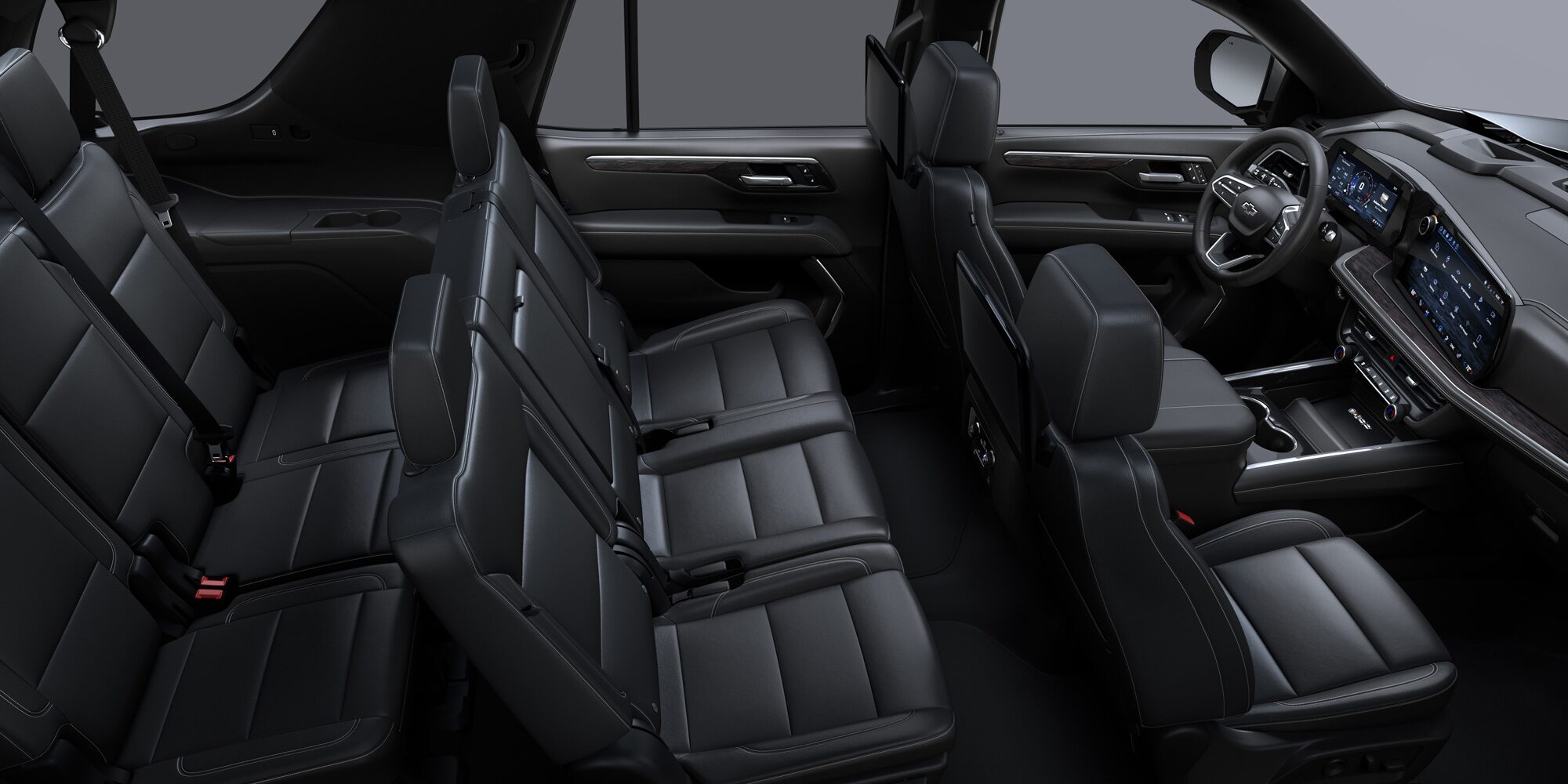 Vista interior de la Chevrolet Suburban Z71 con asientos de tercera fila y diseño espacioso