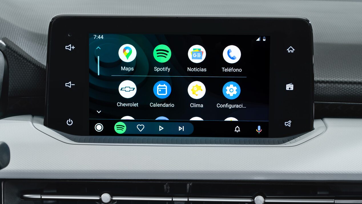 Vista en detalle de la pantalla táctil de 8 pulgadas del Chevrolet Sail Sedán.