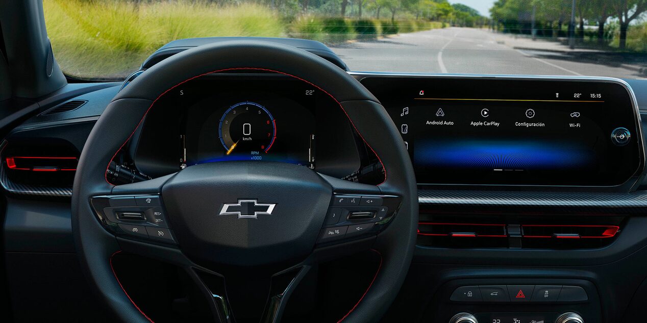 Interior del Chevrolet Onix mostrando la pantalla táctil MyLink de 11 pulgadas con Android Auto, Apple CarPlay y Wi-Fi integrado.