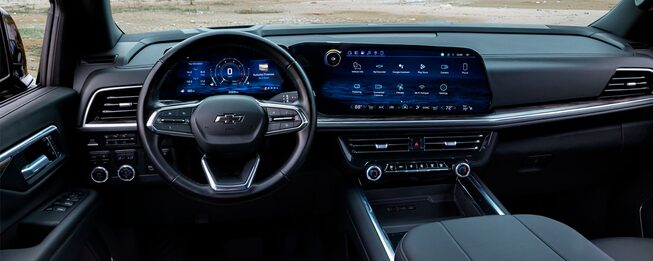 Chevrolet Tahoe 2025 - Vista del volante y la pantalla con los controles