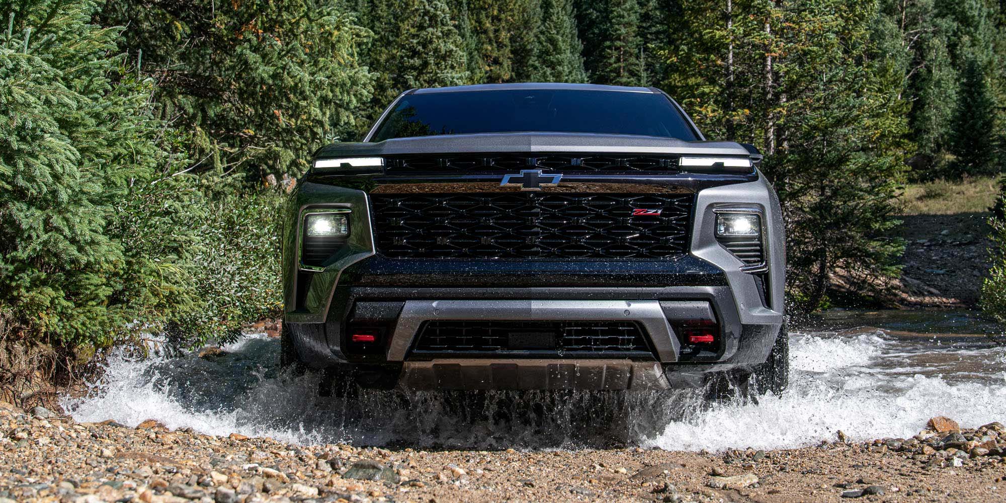 Chevrolet Traverse Z71 cruzando un río.