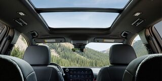 Vista interior de la Chevrolet Traverse Z71, destacando los asientos de ecocuero.