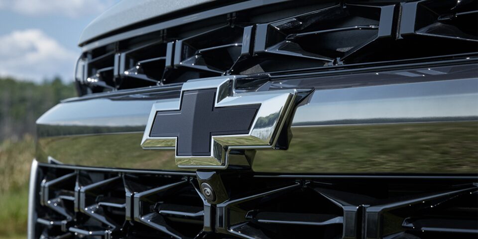 Vista en detalle de la insignia Chevrolet enel frente de la Chevrolet Traverse Z71.
