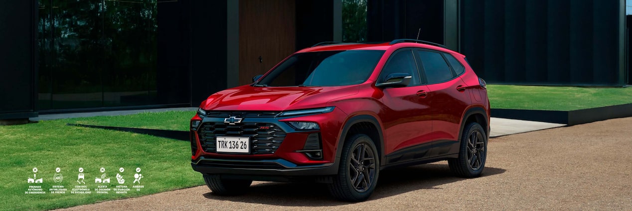Chevrolet Tracker estacionada en zona urbana.