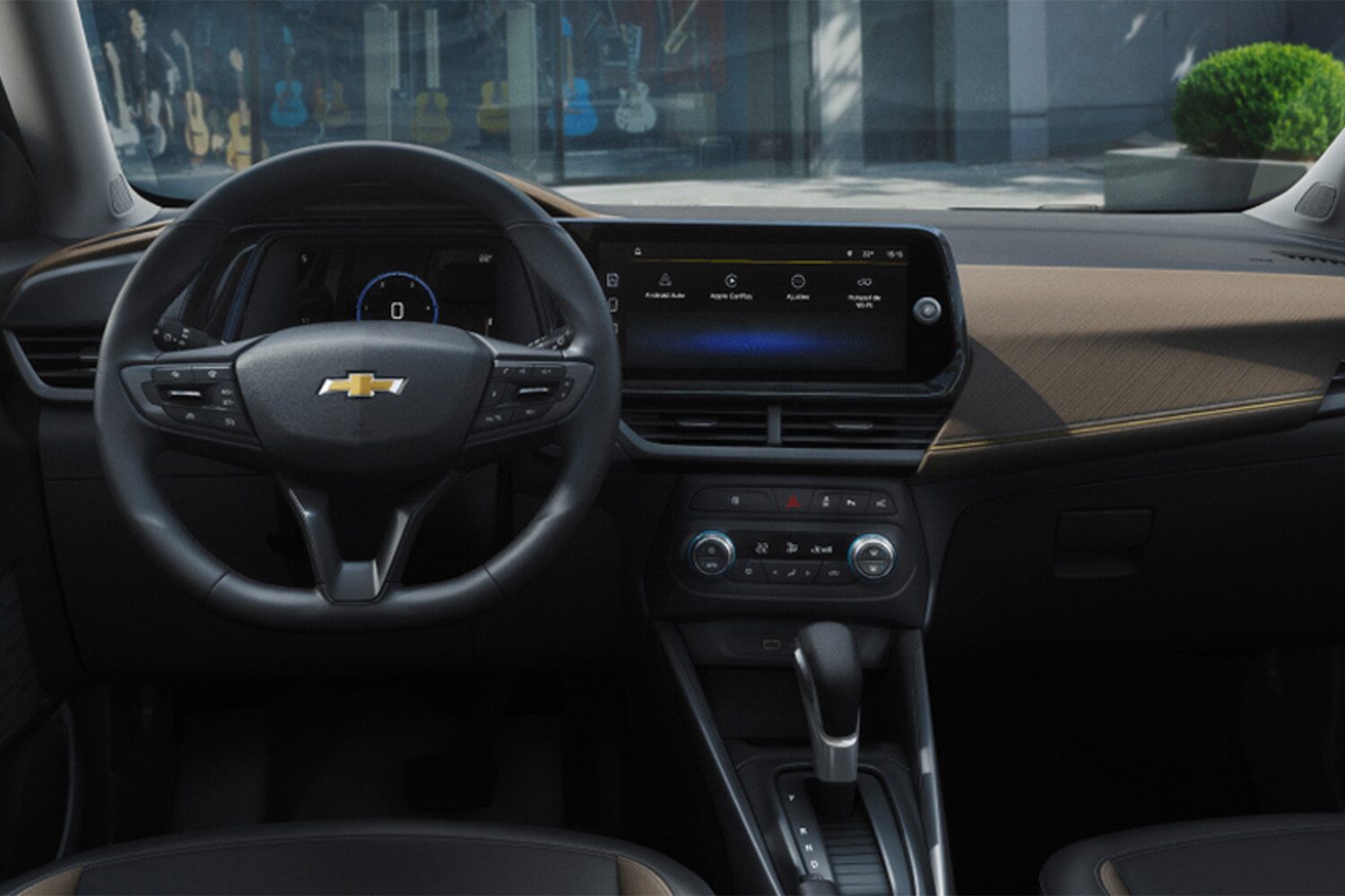 Tablero interior completo mostrando el volante y panel digital de la Chevrolet Tracker.