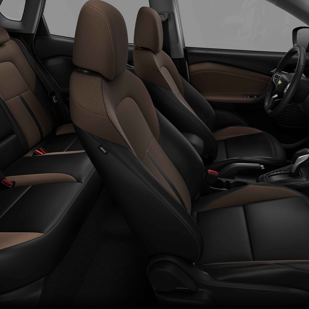 Vista interior de la Chevrolet Tracker mostrando los asientos.