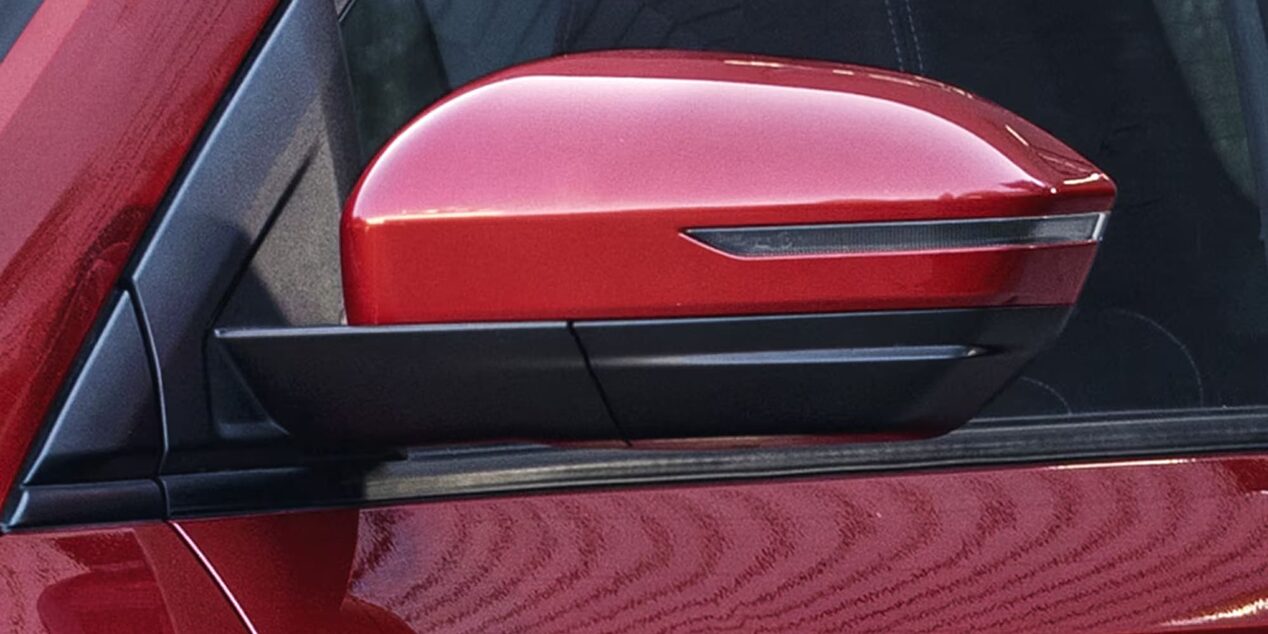 Luces direccionales LED en los espejos de la Chevrolet Captiva XL.