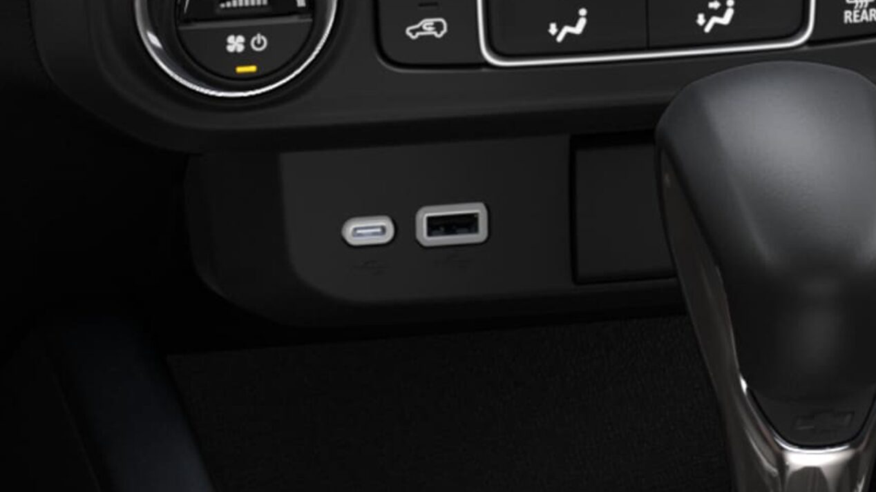 Detalle de las entradas USB de la Chevrolet Colorado.
