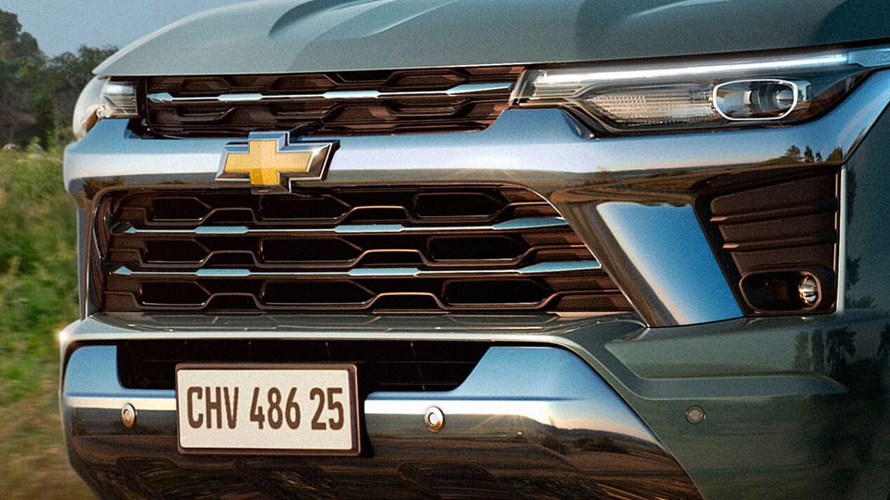 Vista en detalle de la parrilla frontal de la Chevrolet Colorado.