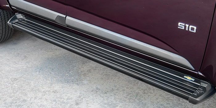 Accesorios Chevrolet S10 - Kit de estribos laterales de aluminio negro