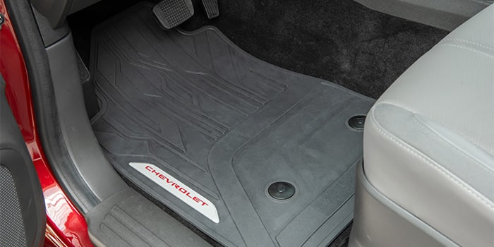 Accesorios de confort y conveniencia Chevrolet S10 - Cubrealfombra PVC con placa cromada