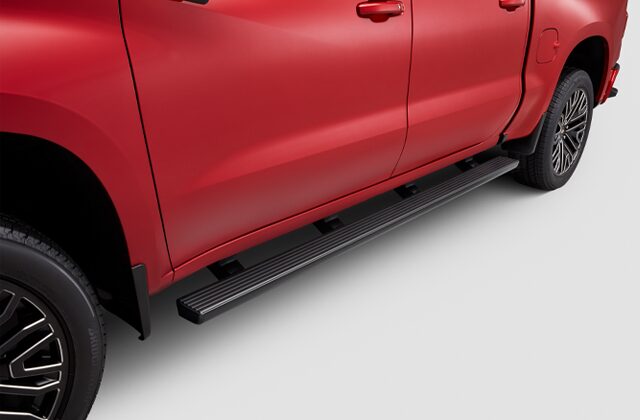 Las pisaderas negras dan a la  Chevrolet Silverado un estilo personalizado