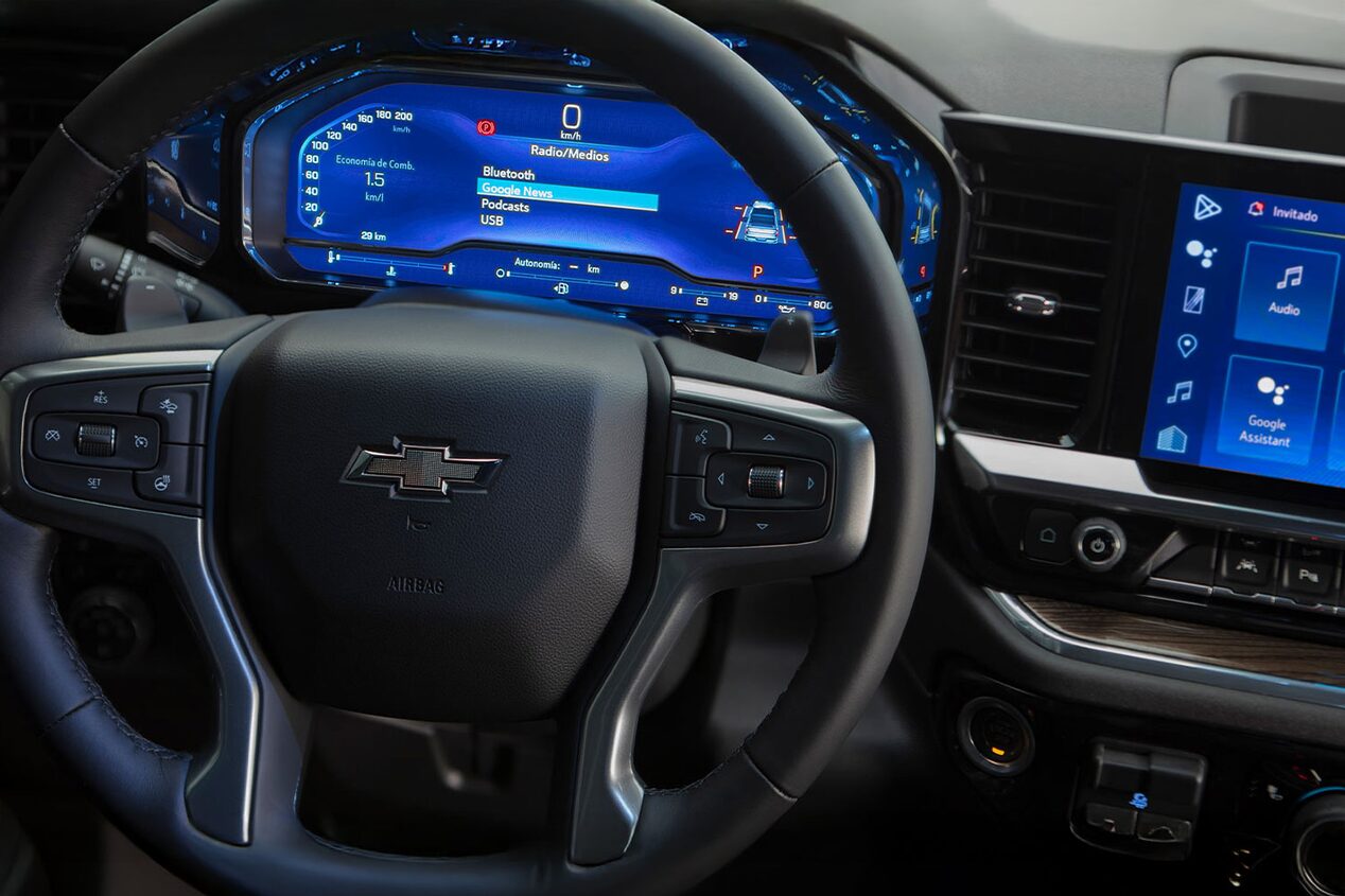 Primer plano del volante de la Chevrolet Silverado Z71,