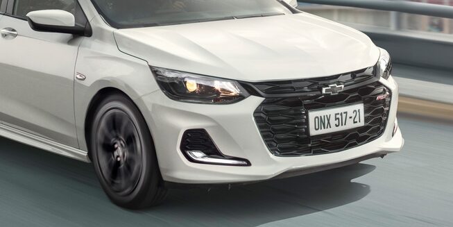 Frente del Chevrolet Onix Turbo RS