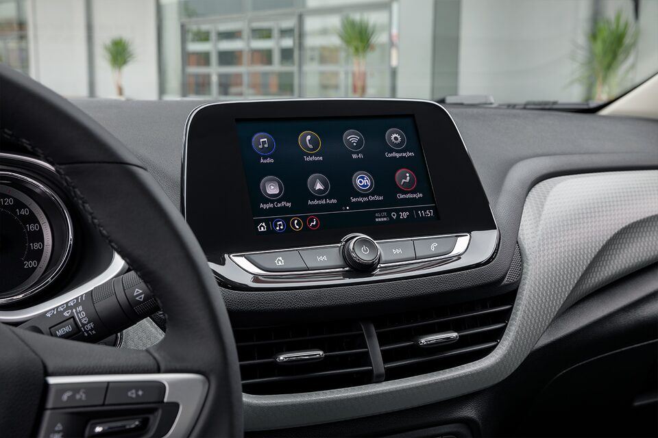 Detalle de los controles en pantalla del Chevrolet Onix Turbo RS
