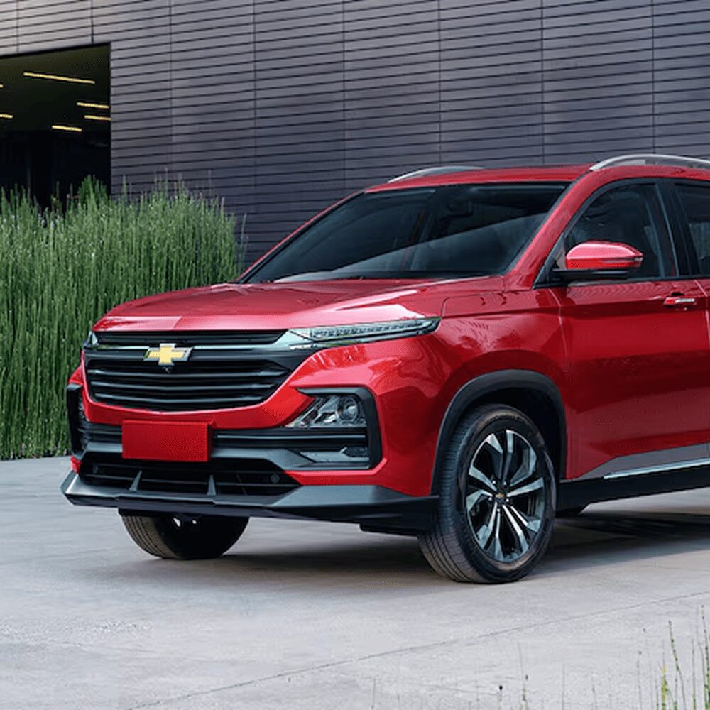 Plano cercano de la parrilla frontal de la Chevrolet Captiva XL.