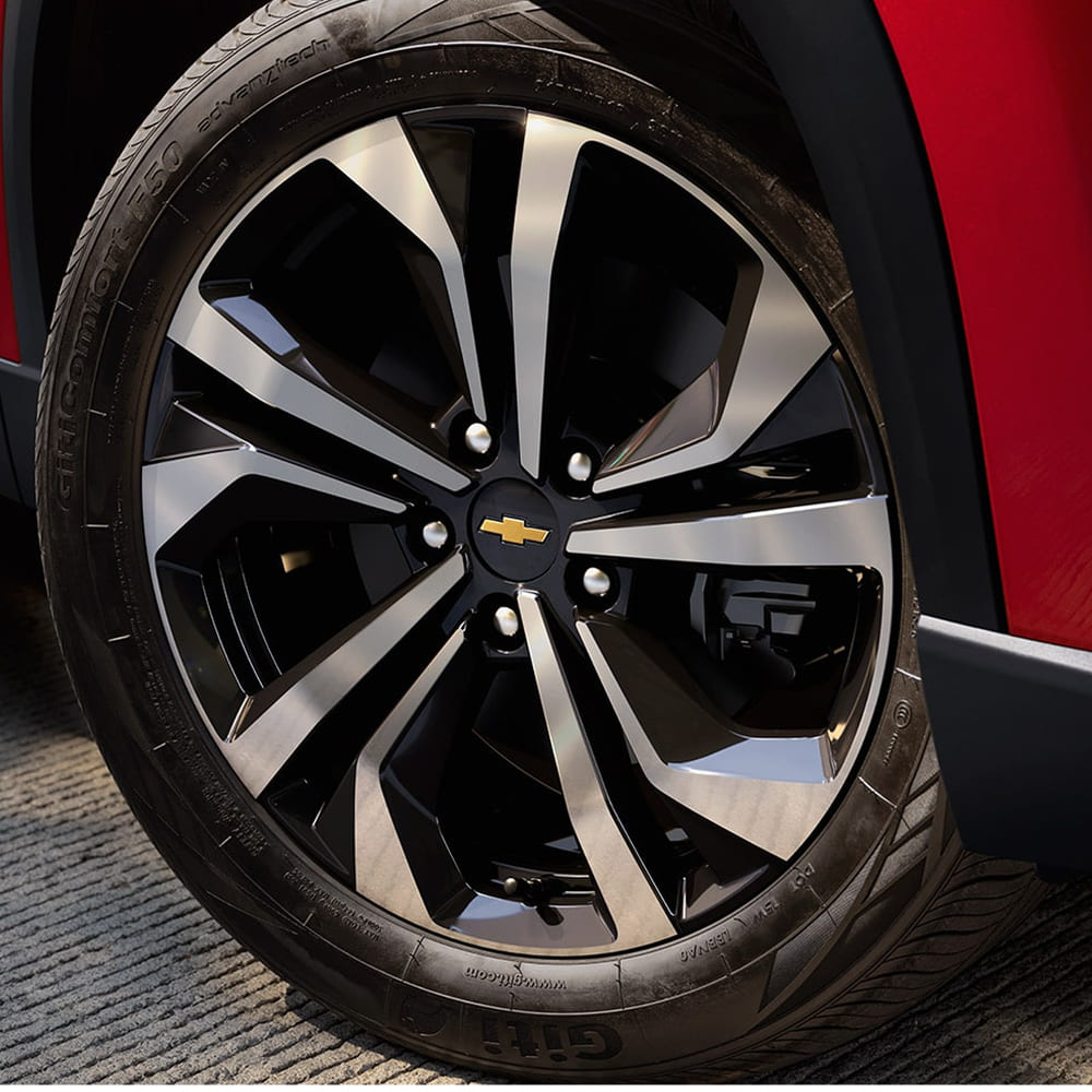 Vista cercana de las llantas de 18 pulgadas de aluminio de la Chevrolet Captiva XL.