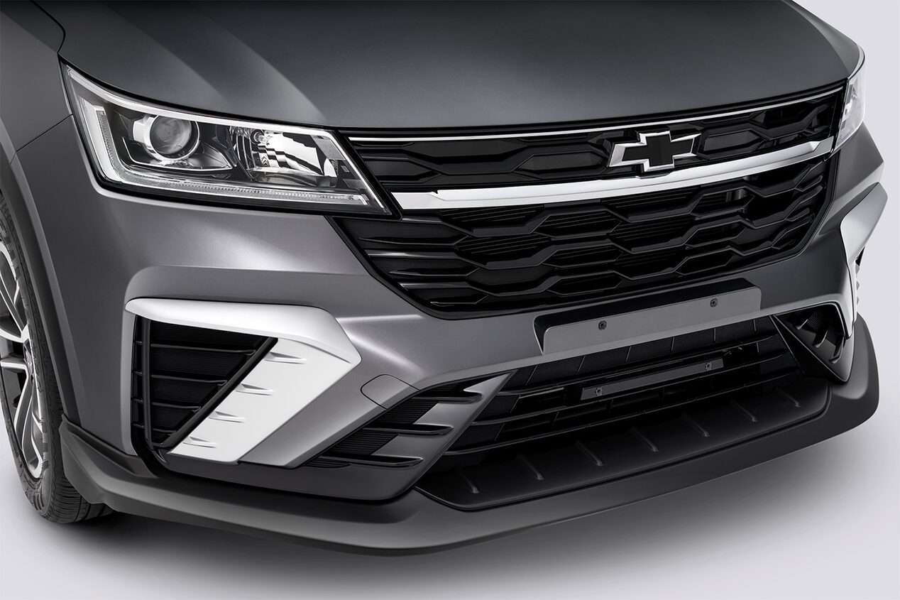 Difusor delantero en color plata moderno de la Chevrolet Groove.
