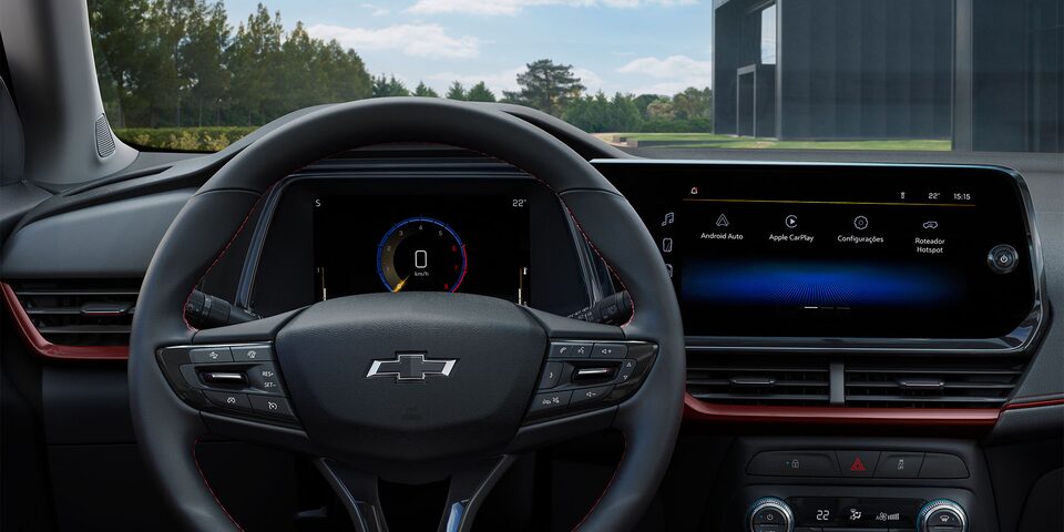 Vista interior de la Chevroelt Tracker desde el asiento del conductor.