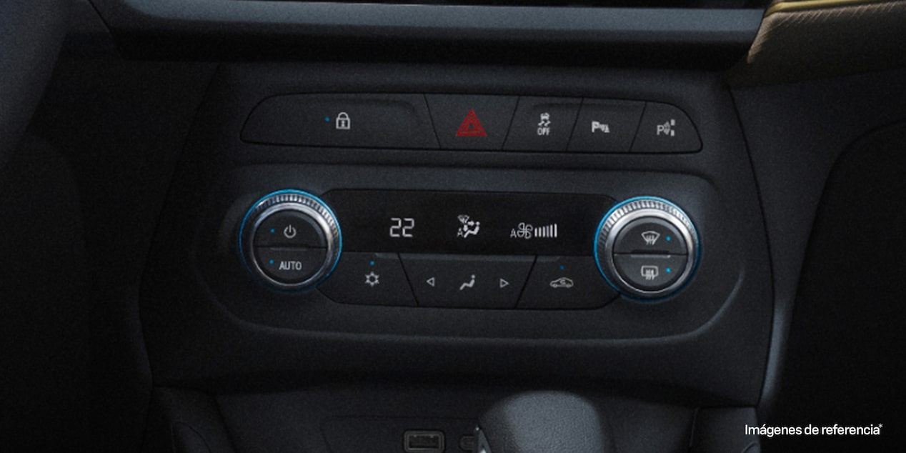 Detalle de los controles del aire acondicionado digital de la Chevrolet Tracker.