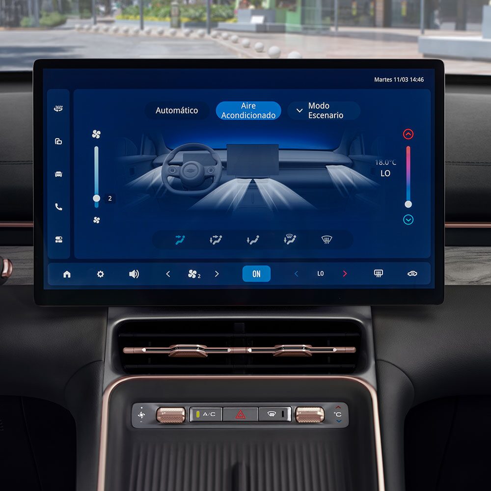 Vista cercana de la pantalla LCD Full HD de 15,6 pulgadas de la Chevrolet Captiva PHEV.