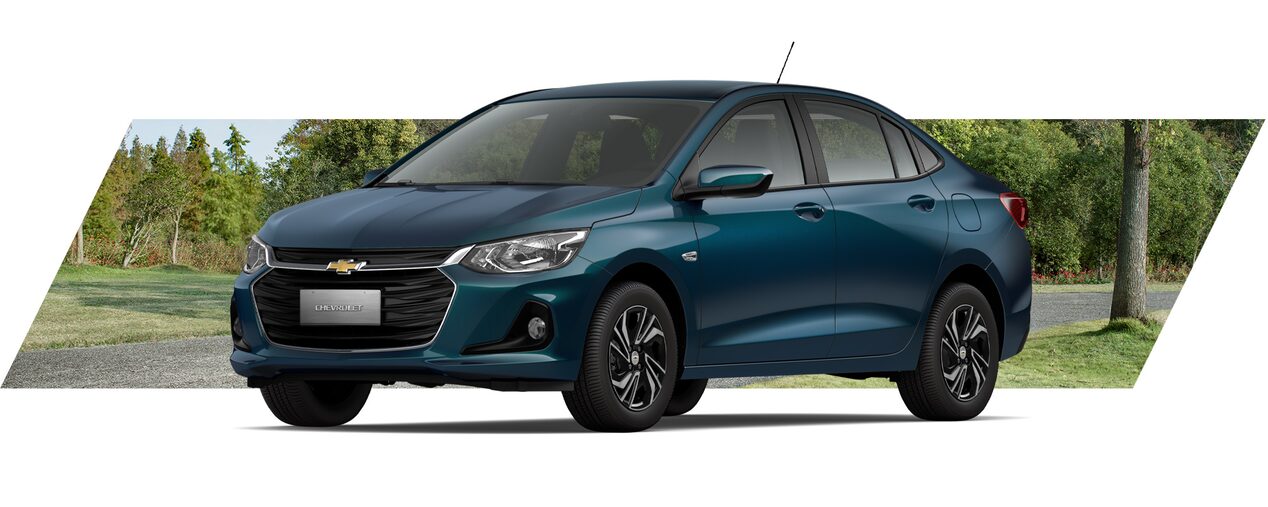 Chevrolet Onix sedán azul, elegante y espacioso, ideal para familias que buscan confort en cada viaje