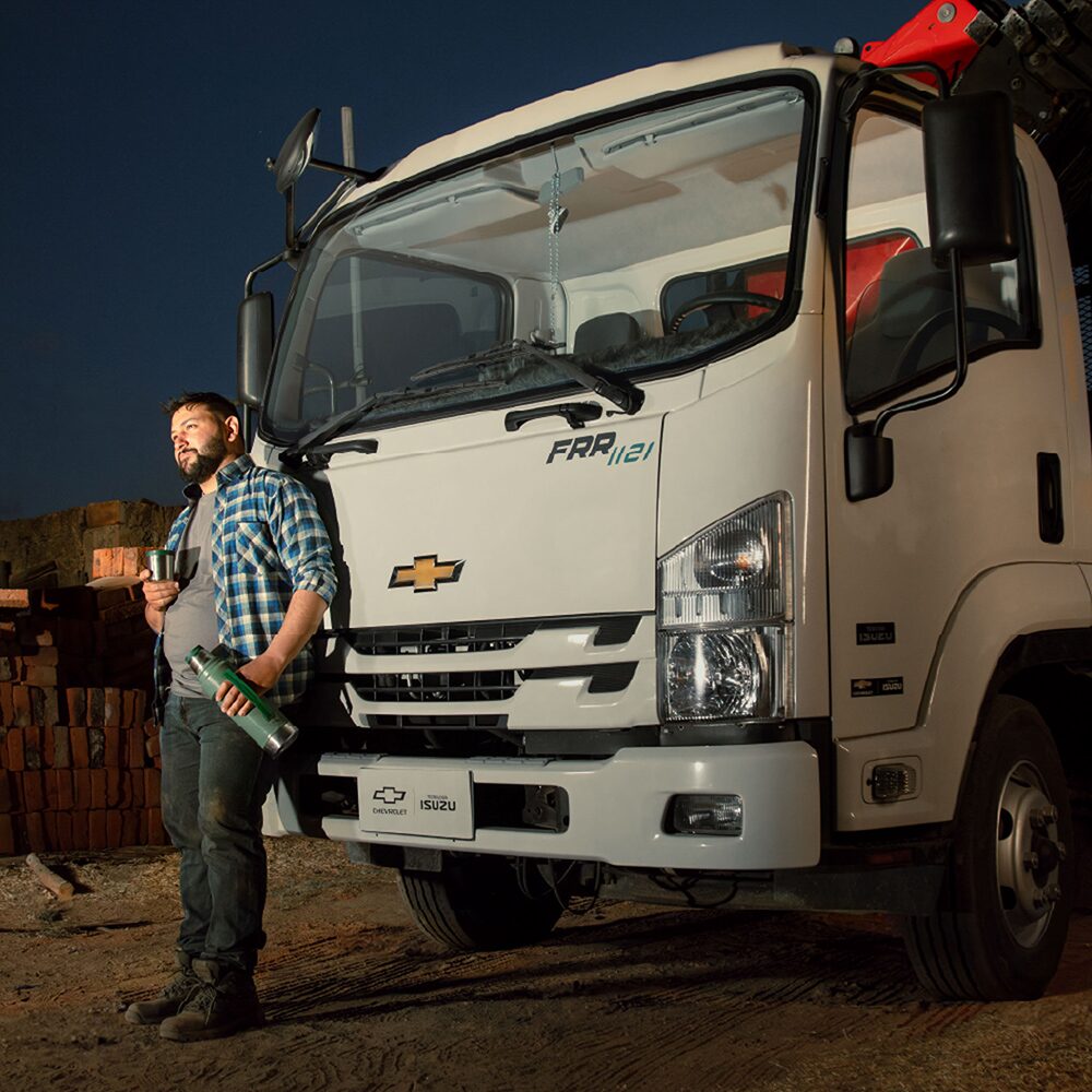 Camión Chevrolet utilitario, seguridad y potencia para trabajos de carga pesada