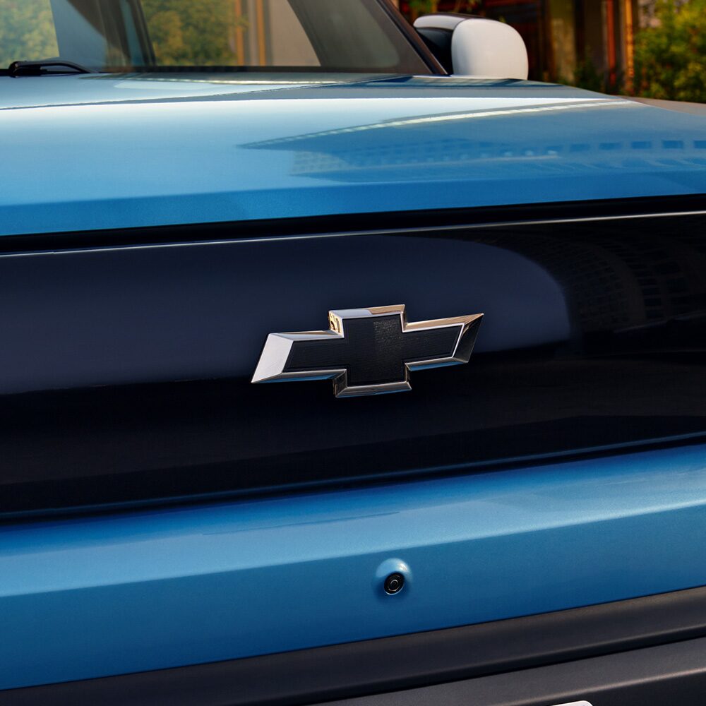 Insignia Chevrolet en la parrilla de un vehículo Chevrolet.