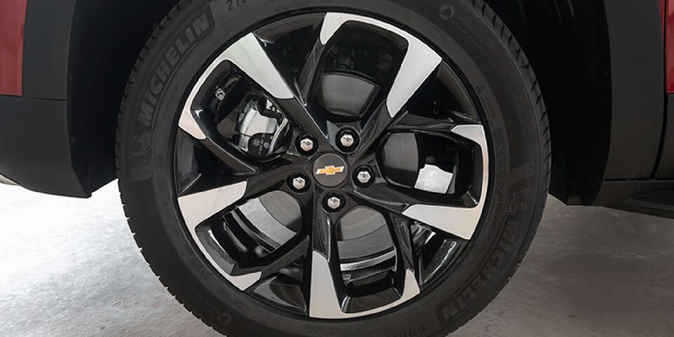 Dale un aspecto único a tu camioneta Chevrolet Montana con las llantas de aluminio diamantados de 17"