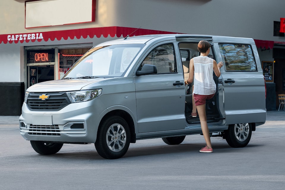 Chevrolet N400 Pasajeros fue diseñada para transportar personas