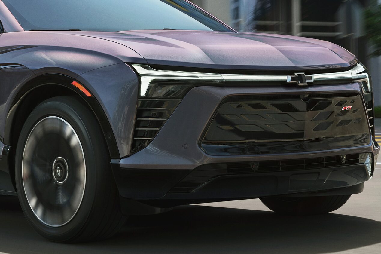 Imagen en detalle del frente de la Chevrolet Blazer EV.